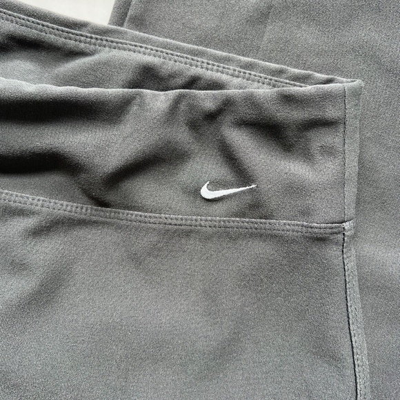 Nike Workout Pants 224172 Size M 8 - 10 Gray Yoga Running Straight Leg - Picture 2 of 6